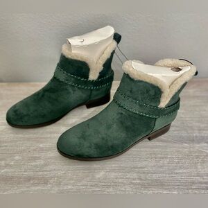 Forest Green Slip On Faux-Suede Faux-Sherpa Winter Holiday Ankle Booties Boots 8